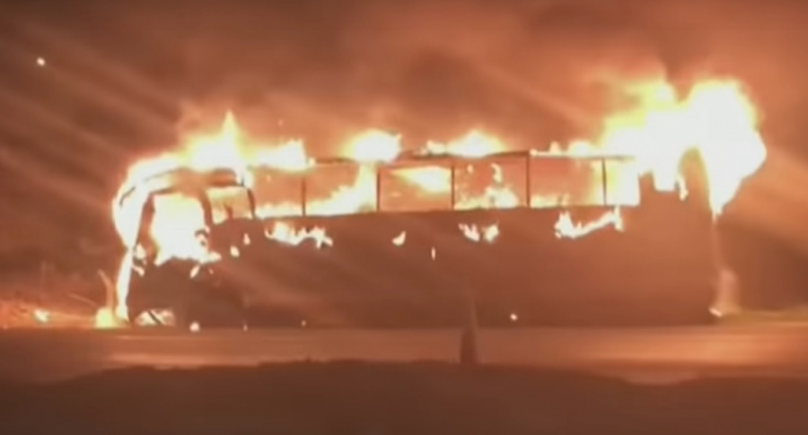 Bus incinerado en Soacha