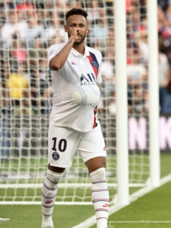 Neymar celebrando gol con PSG