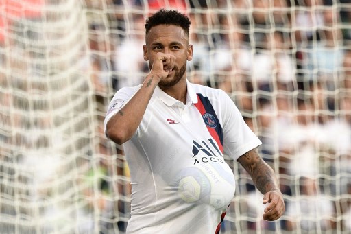 Neymar celebrando gol con PSG