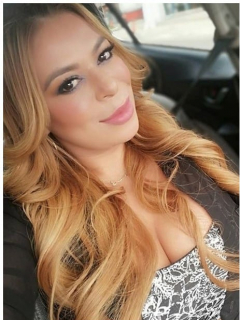 Angélica Sierra, cantante de música popular.