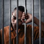 Hombre en la carcel