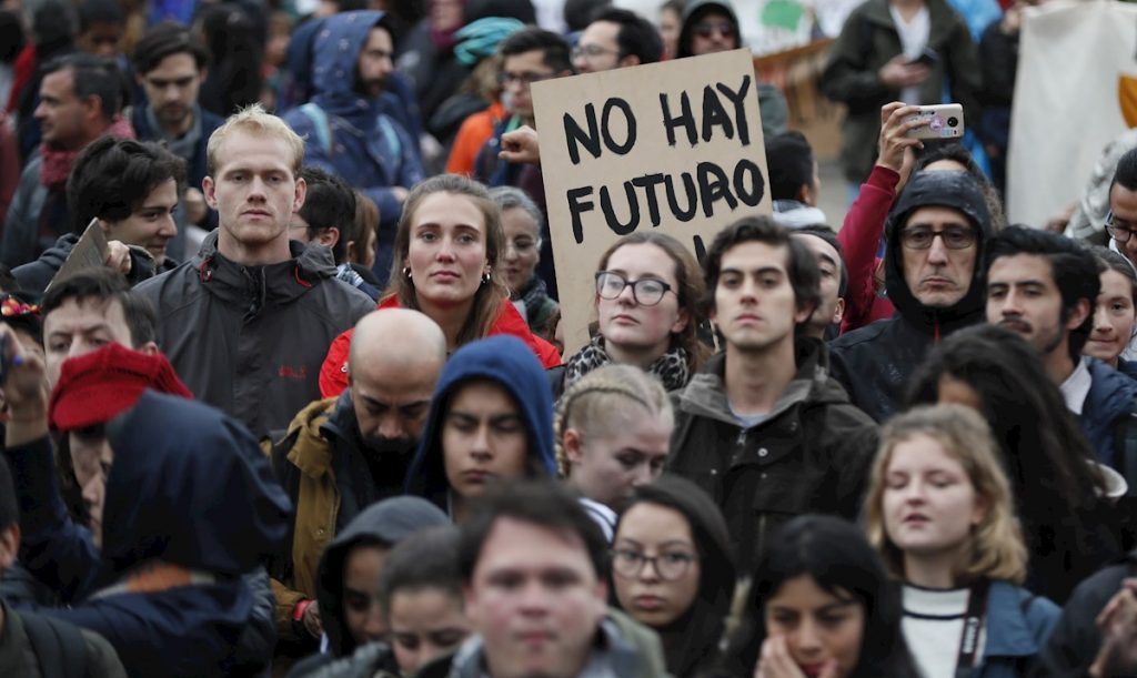 Manifestantes en huelga mundial por el clima, en Bogotá