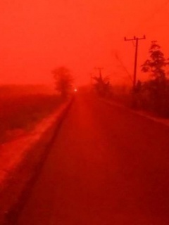 Indonesia cielo rojo