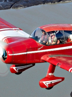 Hombre en avioneta.