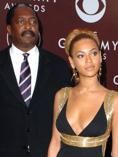 Beyoncé, cantante, con su papá, Mathew Knowles.