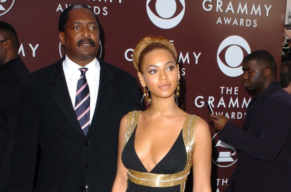 Beyoncé, cantante, con su papá, Mathew Knowles.