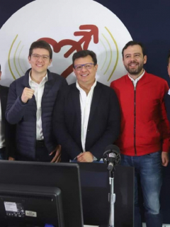 Debate LA FM