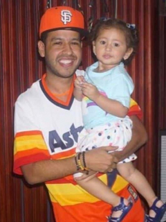 Martín Elías Díaz, con su hija menor, Paula Elena.