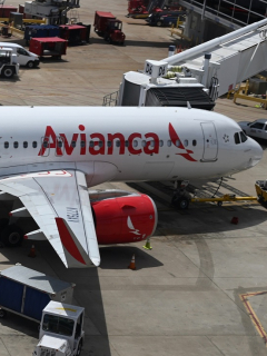 Periódico El Heraldo y avión de Avianca