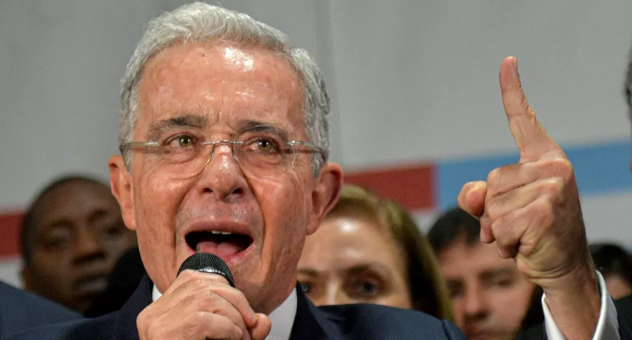 Medios internacionales registraron orden de detención contra Álvaro Uribe.