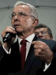 Iván Cepeda y Álvaro Uribe