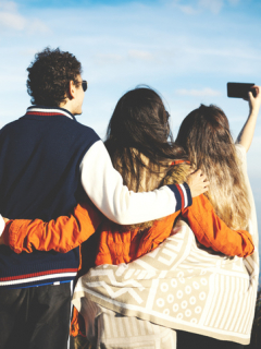 Grupo de amigos se toma selfi