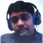 Hombre durante entrevista.