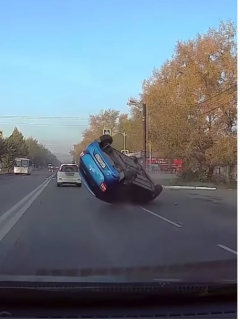 Carro volcado.