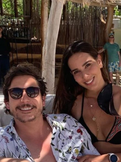 Alejandro Riaño, humorista que hace de Juanpis González, y su esposa María Alejandra Manotas.