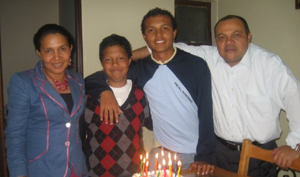 Luis Andrés Colmenares y familia