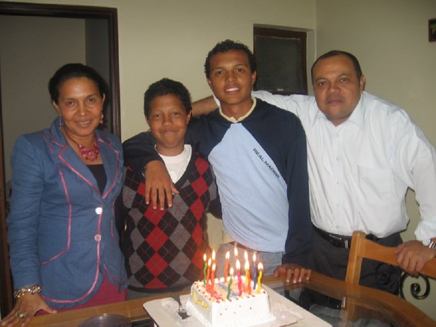 Luis Andrés Colmenares y familia