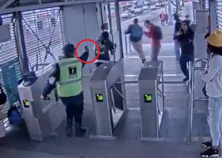 Enfrentamiento en Transmilenio.
