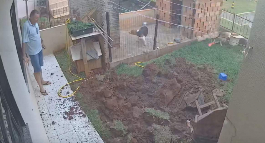 Hombre hace explotar patio.
