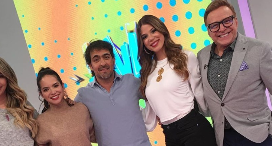 Violeta Bergonzi, 'Mafe' Romero, Dominica Duque y Jairo Martínez, presentadores, con Chris Carpentier, jurado de 'Masterchef'.