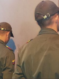Policias.