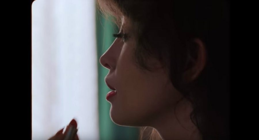 Christian Serratos como Selena para serie de Netflix