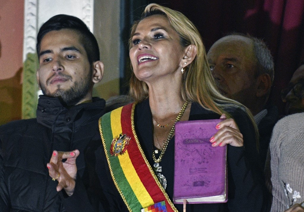 Jeanine Áñez presidenta encargada de Bolivia