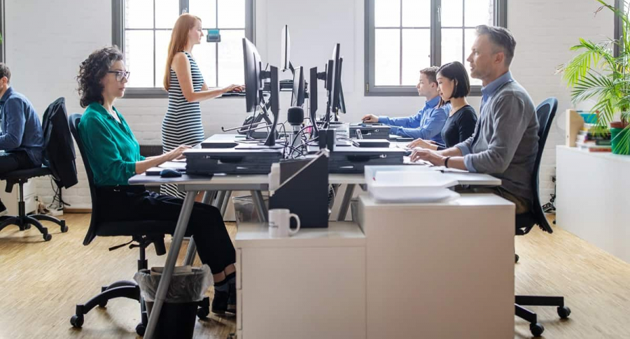Jóvenes trabajando