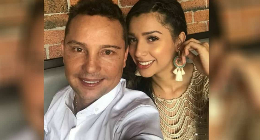 Giovanny Ayala y su esposa.