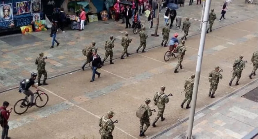 Militares en calles de Bogotá