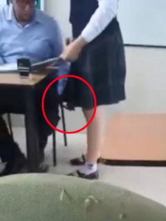 Profesor graba a alumna.