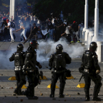 Enfrentamientos entre Esmad y estudiantes.