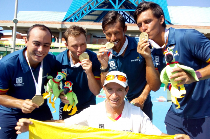 Bogotá oro en tenis por equipos.