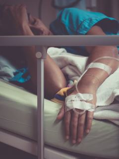 Mujer hospitalizada