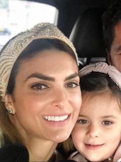 Luis Carlos Vélez, director de La F.m., con su esposa, la presentadora Siad Char, y su hija, Hannah.
