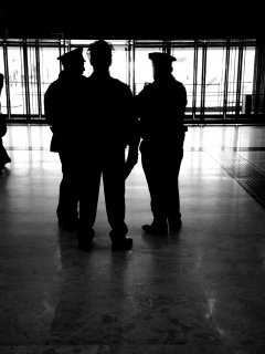 Policías.