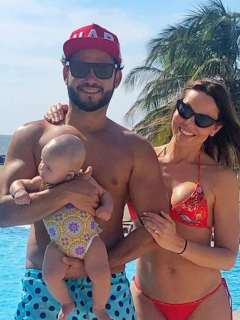 Luis Miguel Zabaleta, dermatólogo, con su esposa, la exreina Paula Andrea Betancur, y su hija Fátima.