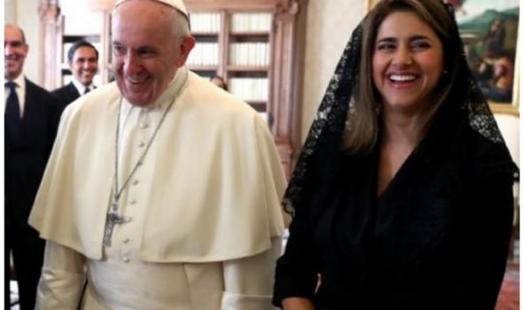 Papa Francisco y María Juliana Ruiz