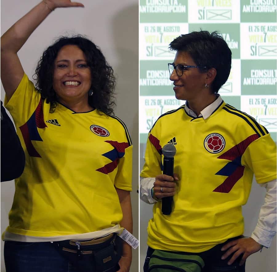 Angélica Lozano, senadora, y Claudia López, alcaldesa de Bogotá.