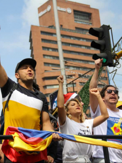 Santiago Alarcón, Adriana Lucía y Alejandro Riaño en 'Un canto x Colombia'