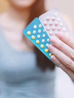 Mujer con pastillas