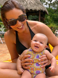 Paula Andrea Betancur, exreina, con su hija Fátima Zabaleta.