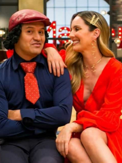 Hassam, humorista, con Claudia Bahamón, presentadora.