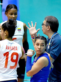 Antonio Rizola y equipo de voleibol