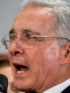 Micrófono oculto y Álvaro Uribe