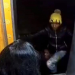 Ladrón en tren de India.