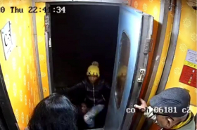 Ladrón en tren de India.