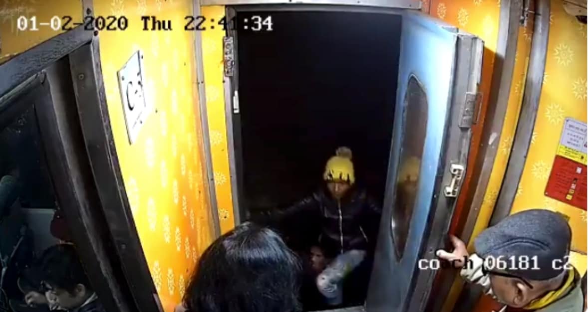 Ladrón en tren de India.