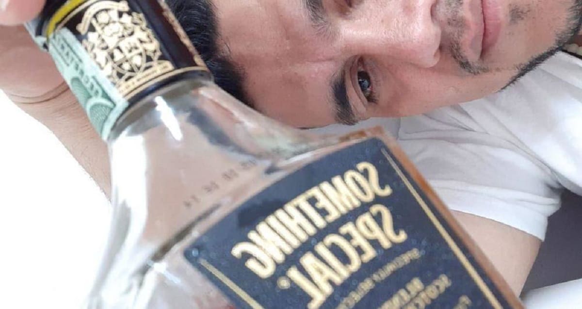 Juan Guillermo Monsalve con wiski