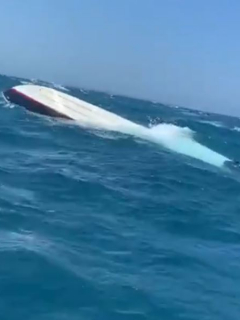Lancha volteada en Islas del Rosario